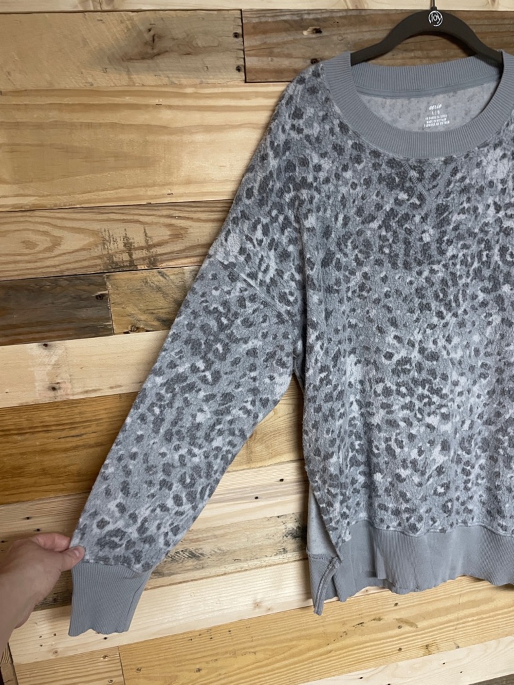 aerie size Large Light Gray Cheetah Print Ribbed Crewneck Super Soft Sweatshirt - Picture 3 of 8